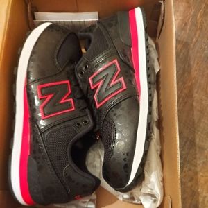 Newbalance (disney minnie edition) girls sz 3. Black and red